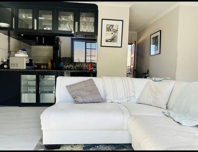 3 BEDROOM SIMPLEX FOR SALE IN HALFWAY HOUSE